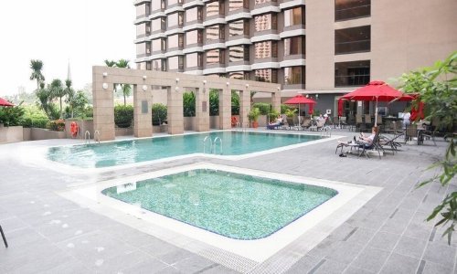  Also, at the outdoor pool, is a bar where guests can enjoy finger food and drinks to go along their swim and relaxation. We had truffle fries along with a cup of tea and sat by the pool 